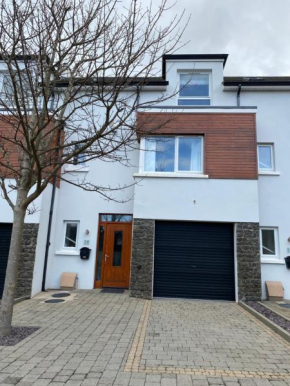 Portstewart 3 Bed (2 Ensuite) - 3 minute walk to promenade